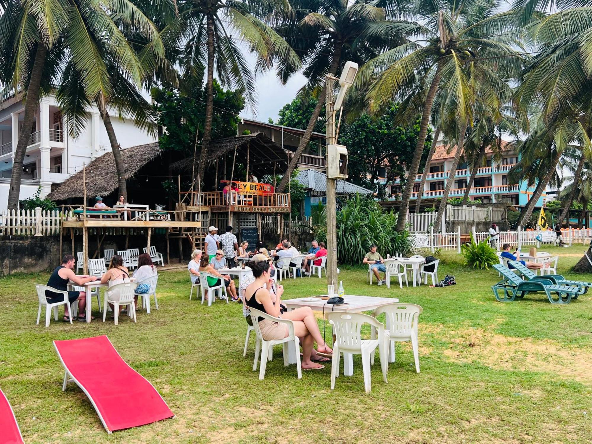 Honey Beach Negombo Exterior foto